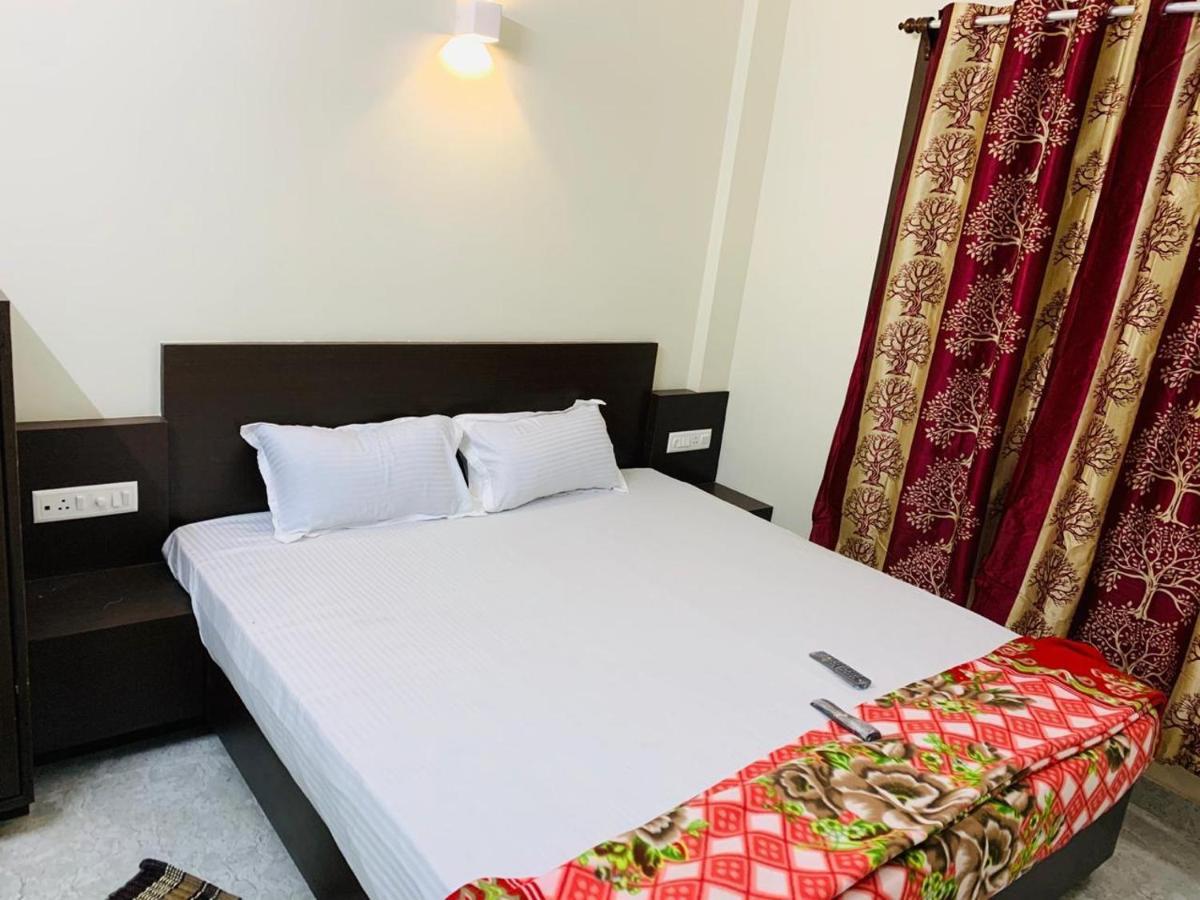 Strategic Inn Пури Экстерьер фото