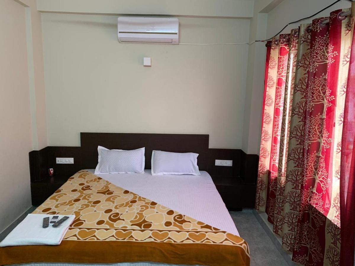 Strategic Inn Пури Экстерьер фото